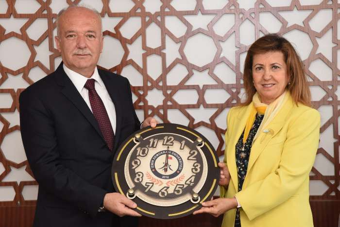 Dursunbey Belediyesi ile İzmir Demokrasi Üniversitesi arasında protokol