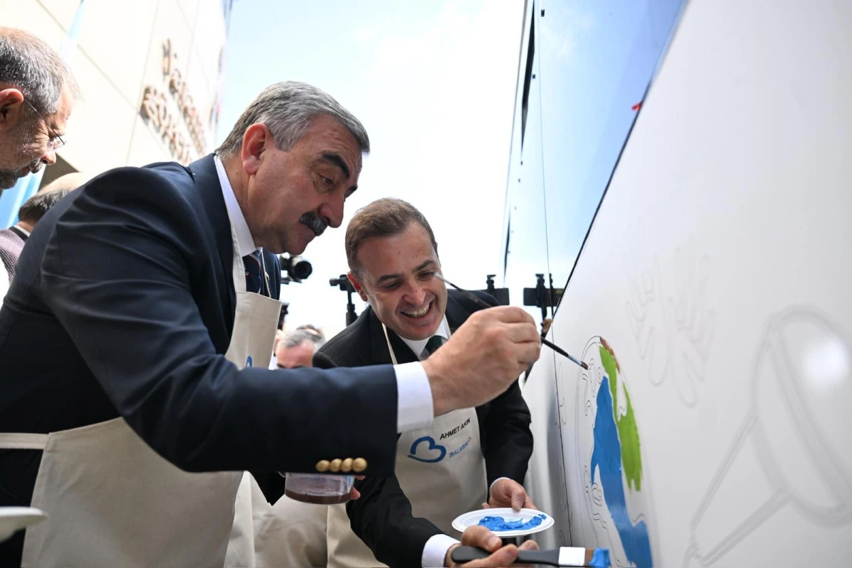 Akın: &ldquo;Sanat, insanı insana yaklaştırır&rdquo;