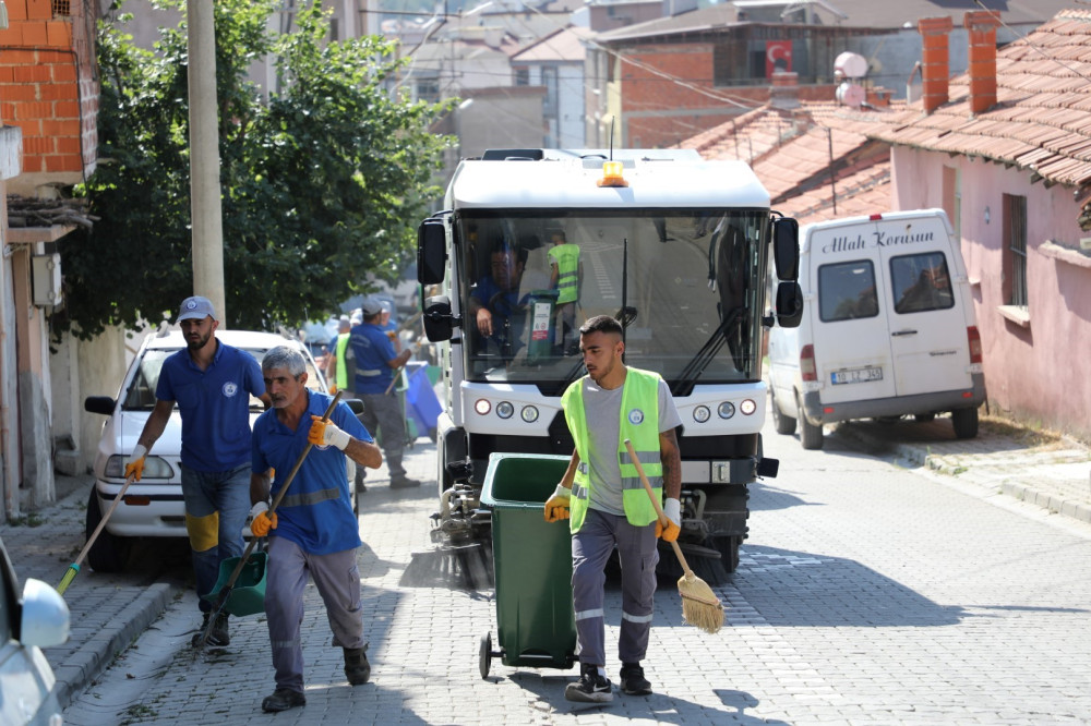 Edremit’te detaylı mahalle temizliği sürüyor